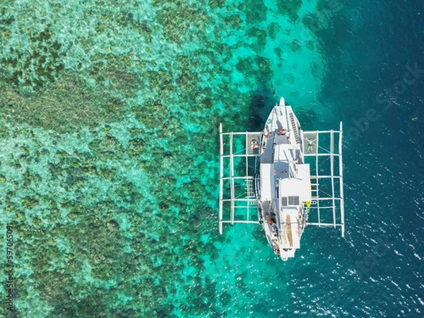Fototapeta Aerial view of a boat in the islands of Palawan