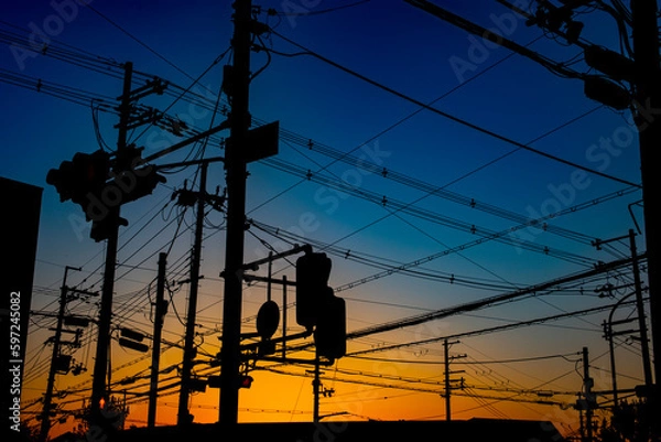 Obraz 朝焼けに浮かぶ送電線の影