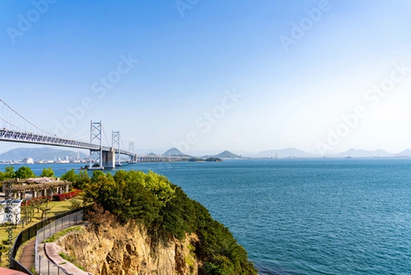 Fototapeta 瀬戸大橋と瀬戸内海の海と空