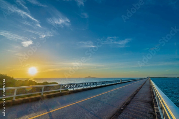 Fototapeta 池間大橋と日の出