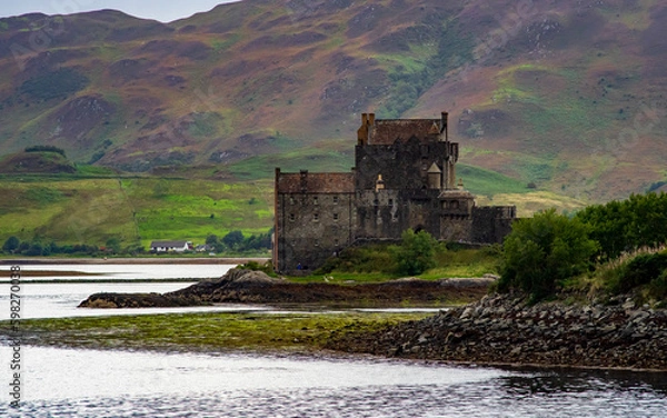 Obraz Eilean Donan Castle in Scotland in the evening. Tidal island between Loch Duich, Loch Long and Loch Alsh. Western Highlands, Scotland, Great Britain, United Kingdom.