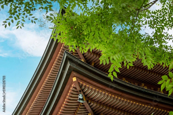 Obraz 日本の寺社建築の美しさのひとつは屋根の軒ぞりです