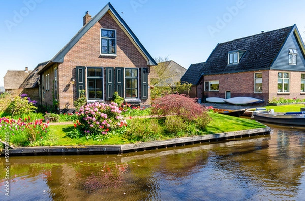 Fototapeta View of typical houses of Giethoorn,The Netherlands.  The beautiful houses and gardening city is know as "Venice of the North".