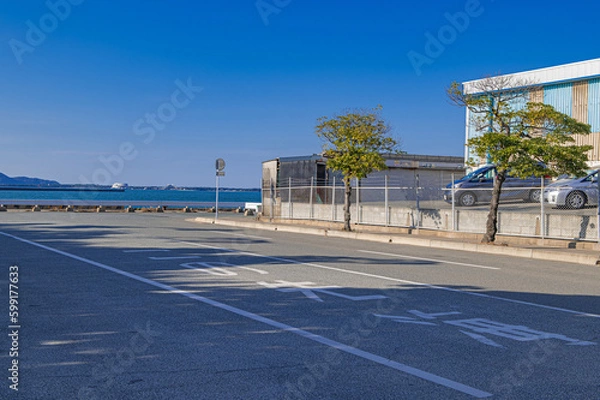 Fototapeta 「この先海」の路面標示