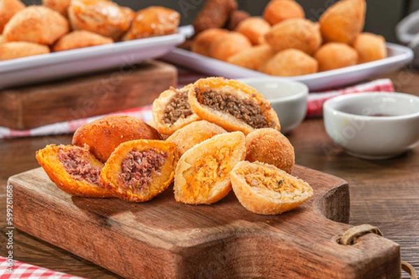 Fototapeta Various brazilian snacks deep fried. (Coxinha, kibe, empadinha e risolis).