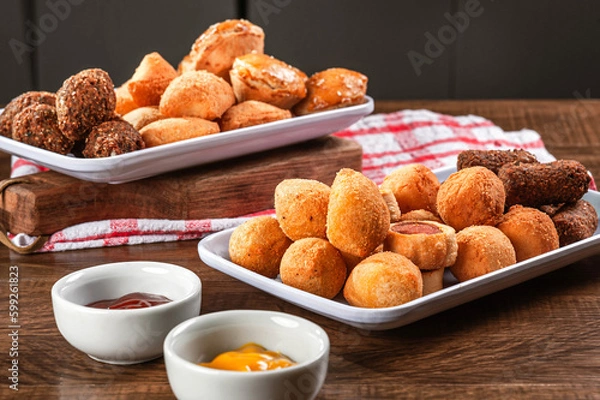 Fototapeta Various brazilian snacks deep fried. (Coxinha, kibe, empadinha e risolis).