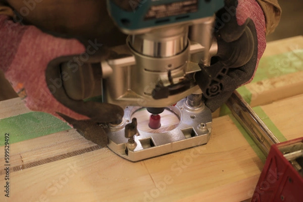 Obraz 大工作業　穴あけ