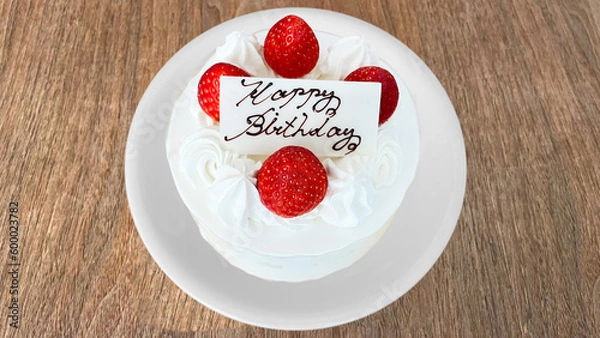 Obraz テーブルに置かれた誕生日用ホールケーキ