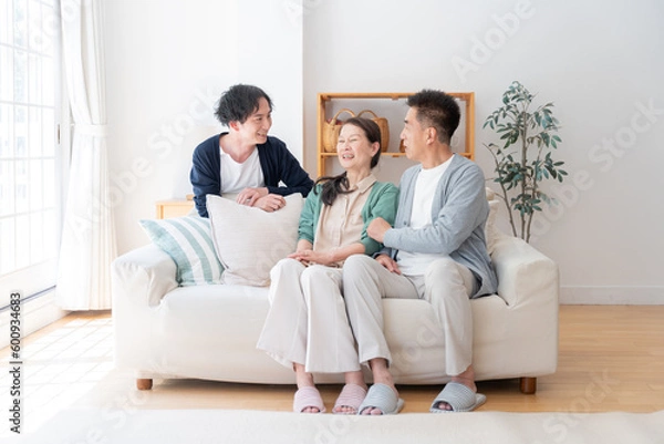 Fototapeta 息子と親（家族・ファミリー・介護）