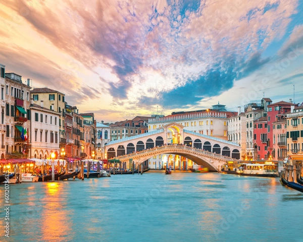 Obraz Niesamowity zachód słońca i wieczorny krajobraz Wenecji ze słynnym Canal Grande i Mostem Rialto