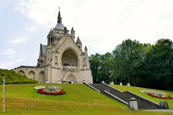 Fototapeta Le mémorial des batailles de la Marne dans le parc du château de Dormans dans la Marne