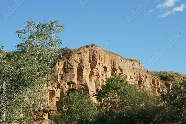 Obraz 青空の日の山の断崖