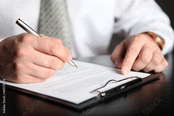 Obraz signing finance contract