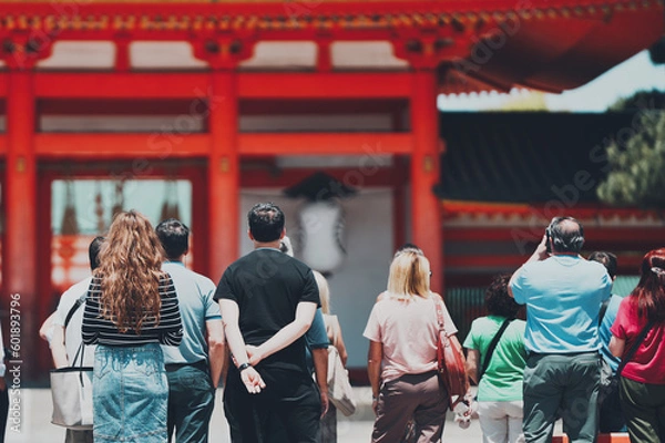 Fototapeta 観光客の後姿 インバウンドイメージ