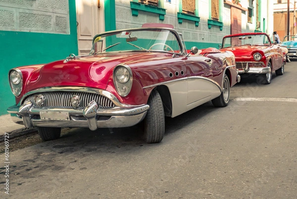 Obraz Old American car in the historic streets of Havana in Cuba