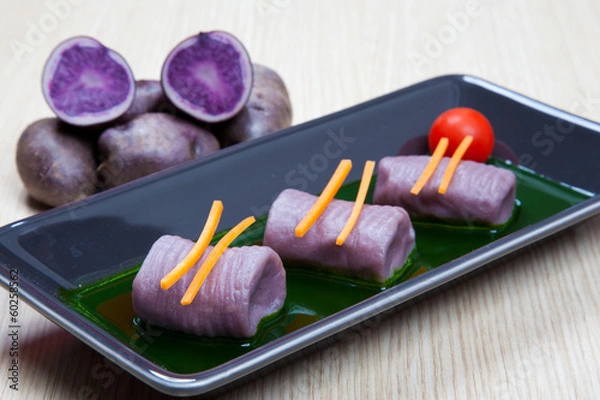 Fototapeta Potato dumplings with red wine -vitelotte-