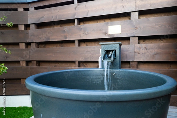 Obraz ラグジュアリーでお洒落なプライベートサウナの源泉掛け流しの露天風呂のような水風呂（千葉県）