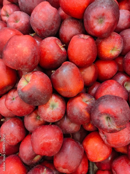 Fototapeta red juicy apples on the grocery store counter 