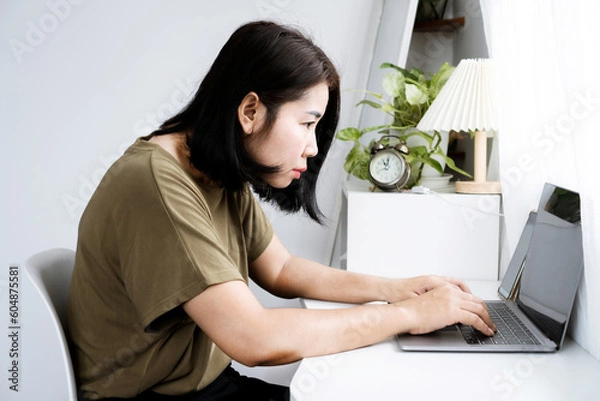Obraz concept of Asian woman with Kyphosis: side view of laptop Work with hunched back, forward head posture, and spinal curvature