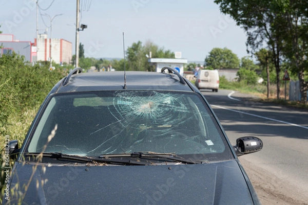 Obraz car with broken windshield