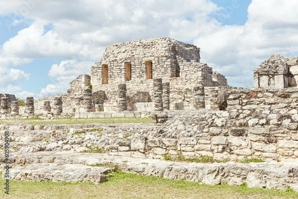Fototapeta Mayapan, the last of the great Mayan cities, was built as a smaller copy of nearby Chichen Itza, also in Yucatan, Mexico