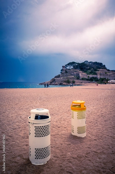 Obraz garbage bin on the beach