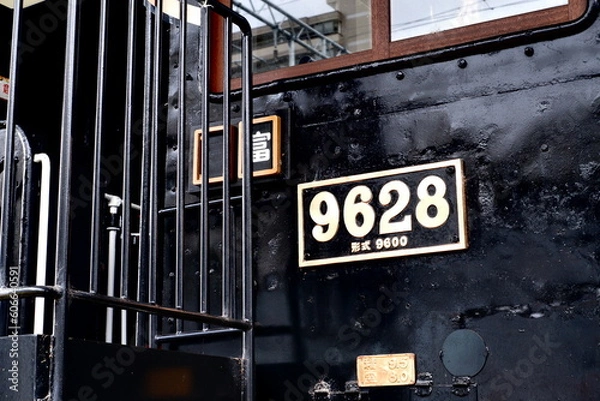 Obraz 富山駅北口、牛島公園に展示されている「9600形蒸気機関車(9628号)」