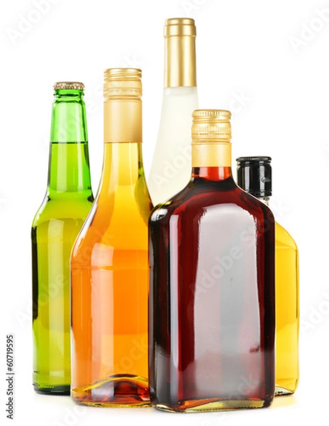 Obraz Butelki różnych napojów alkoholowych na białym