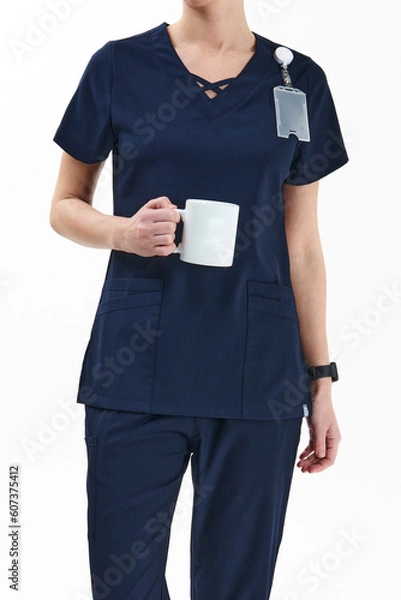 Obraz bardak tutan hemşire