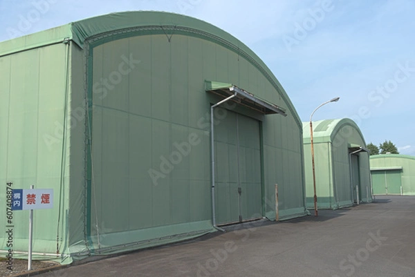 Obraz 緑色のテント生地を使った倉庫