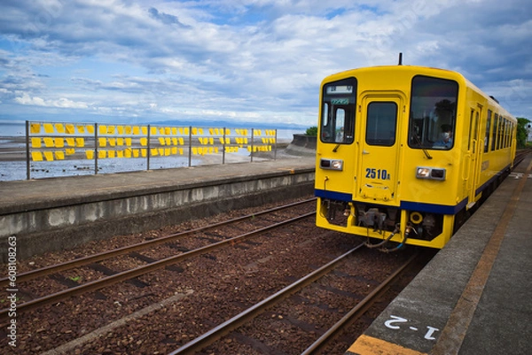 Obraz 長崎市島原で訪れた大三東駅の黄色いハンカチ