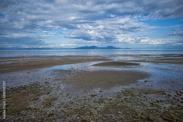 Fototapeta 長崎市島原で訪れた大三東駅の黄色いハンカチ