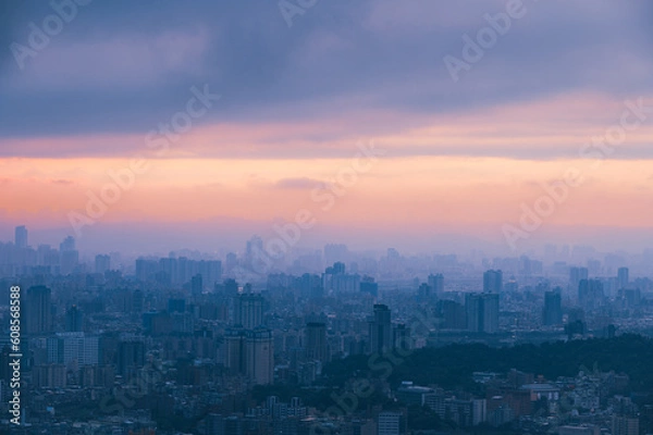 Fototapeta Sensual city sunsets: breathtaking cityscapes with changing skies and light. Spectacular Evening Views of Taipei: Dynamic Clouds and Cityscape.