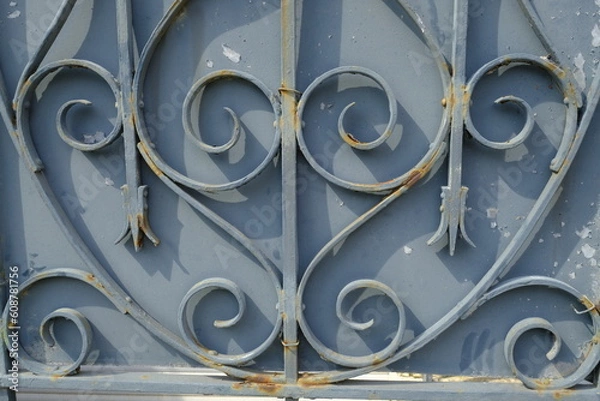 Obraz portail en fer forgé rouillant