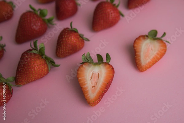 Fototapeta Ripe strawberries lie on a pink background. View from above.