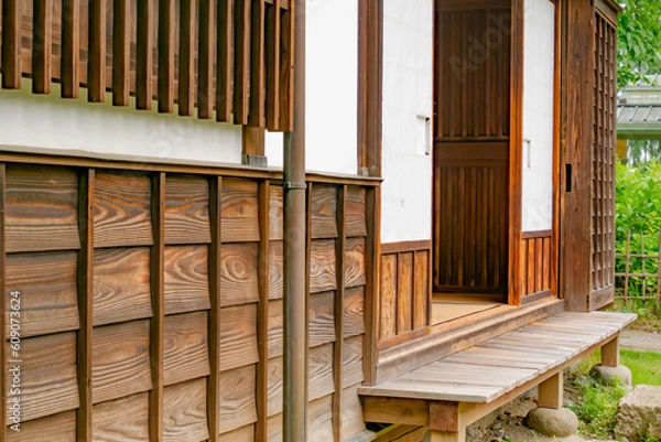 Obraz 旧府中郵便取扱所裏手の縁側@府中郷土の森公園2