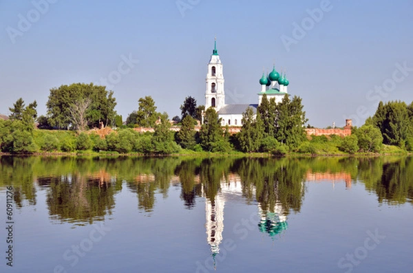 Fototapeta cathedral with bell tower and his reflection in water