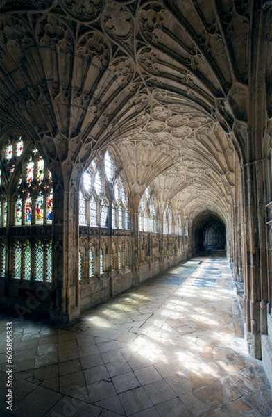 Fototapeta Cloisters of the Romanesque gothic Gloucester cathedral  with Fan vaulted ceiling, used extensively as location for the Harry Potter film series