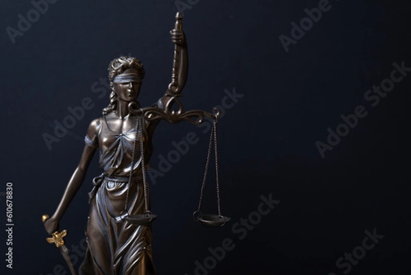 Fototapeta Themis statue and judge gavel in the law faculty library.