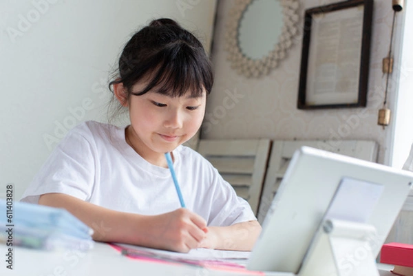 Fototapeta 勉強する小学生