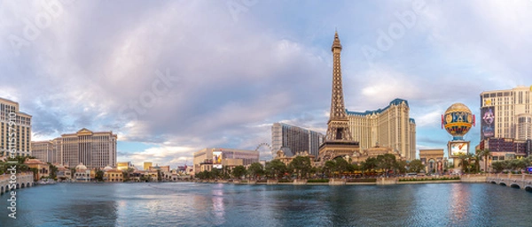 Fototapeta Cityscape of las vegas city with eiffel statues in paris area