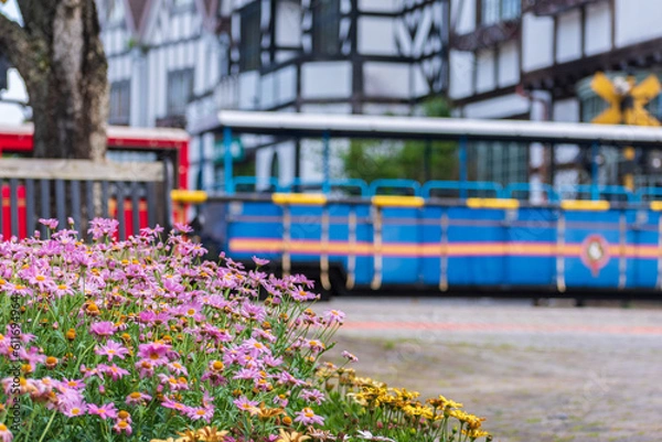 Obraz 春の花が咲く観光地の風景