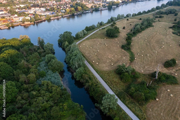 Obraz Piste cyclable entre Vernon et Giverny le long de la Seine et l'embouchure du "Ru de Giverny" au lieu-dit Manitot.