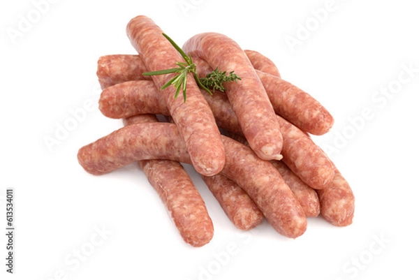 Obraz chipolatas cru bio présenté sur fond blanc
