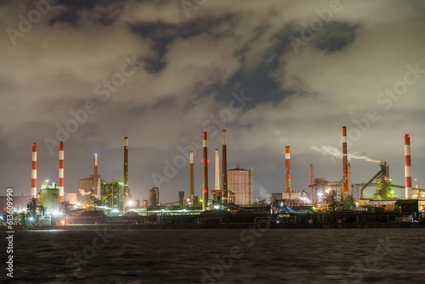 Fototapeta 海辺の工業地帯の工場夜景