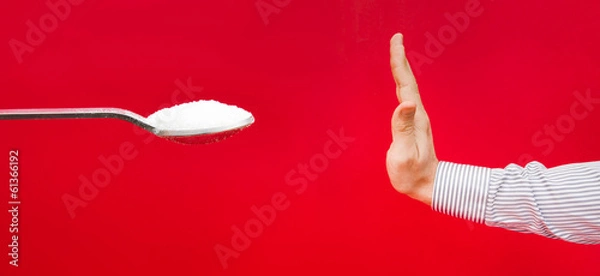 Obraz Mówienie „no tu sugar” sugerowane przez dłoń odmawiającą łyżeczki