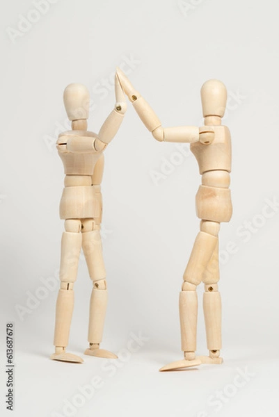 Fototapeta ハイタッチをする人形３