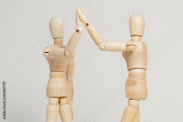 Fototapeta ハイタッチする人形達　high five dolls