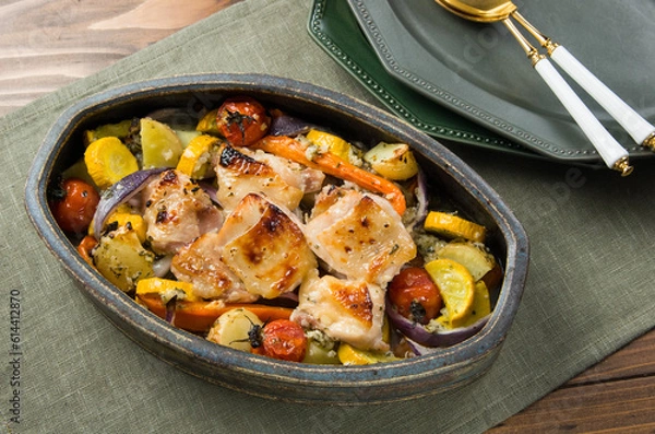 Fototapeta 鶏肉と彩り野菜のオーブン焼き（オーバルの大皿）