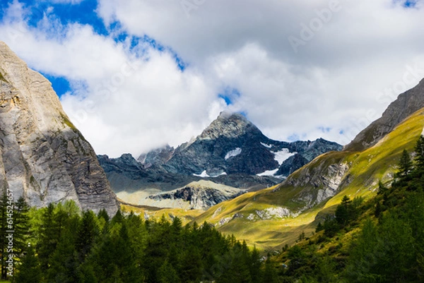 Obraz Great mountain above valley